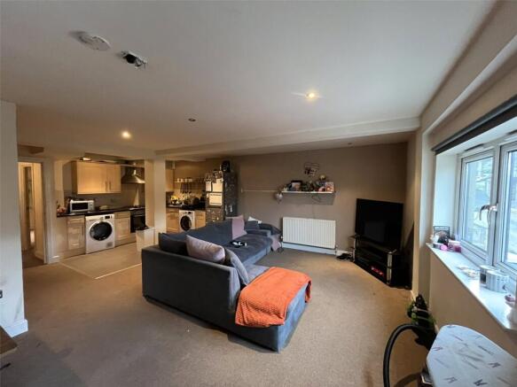 2 bed Apartment for sale Image 4
