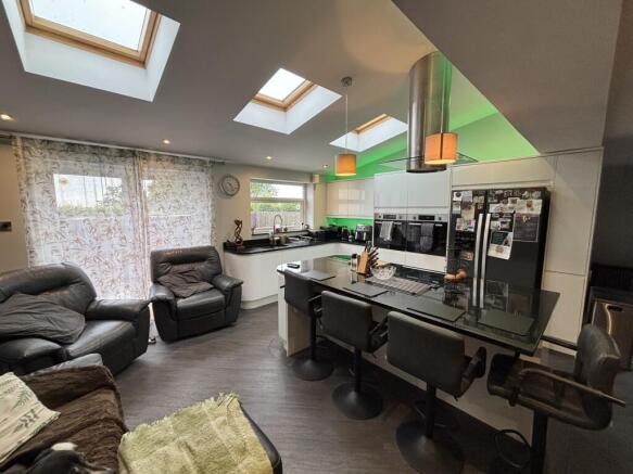 4 bed Detached for sale Image 6
