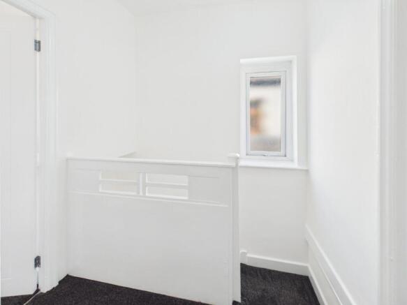 3 bed House to rent Image 9