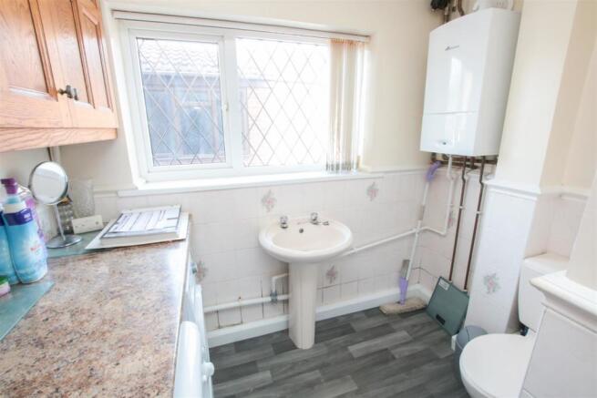 GROUND FLOOR WC/ UTILITY
