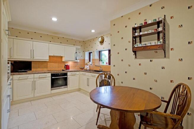 2 bed House for sale Image 5