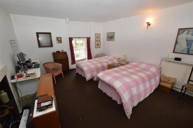 4 bed Cottage for sale Image 8
