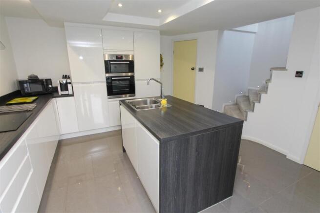 KITCHEN MAIN.jpg