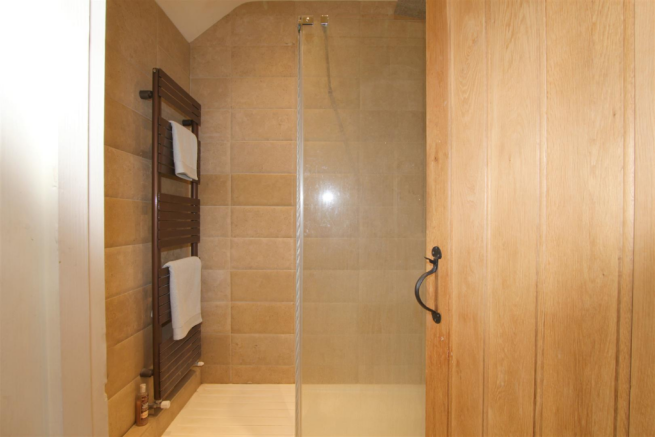 Ensuite shower room.png