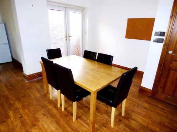 Dining Area:
