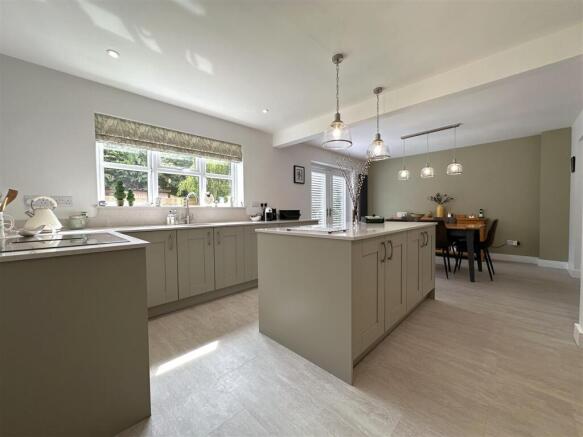 Superb Open-Plan Dining Kitchen 297