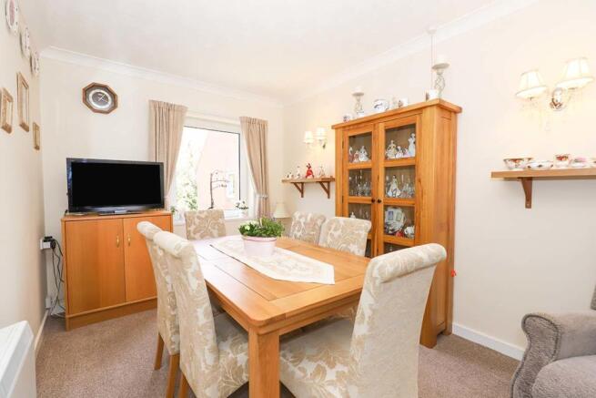 Bedroom 2/Dining