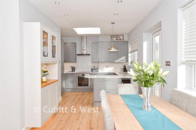 Kitchen/ Dining Area