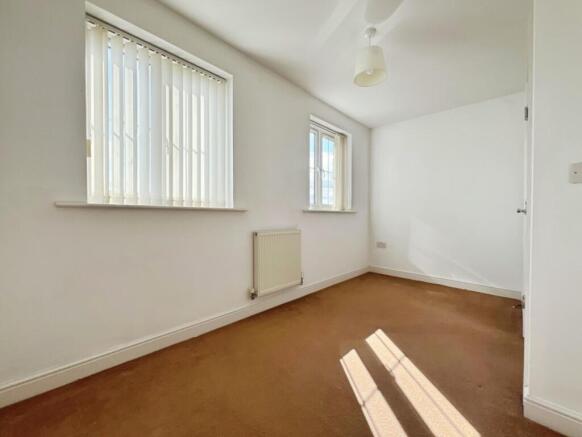 3 bed Town House for sale Image 11