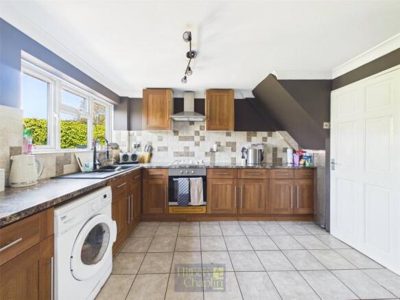 Devonshire Road, Basildon, Essex, SS15 photo 4