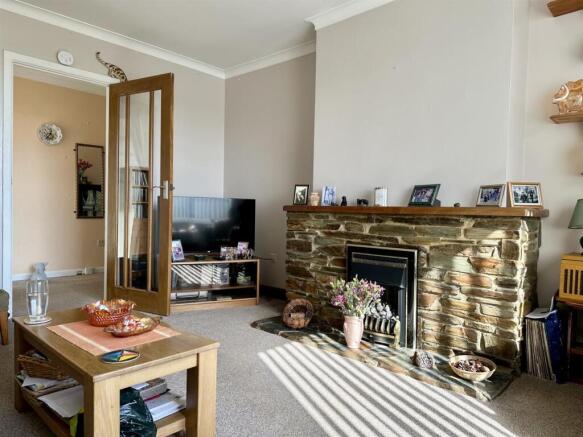 Living Room 2.jpg