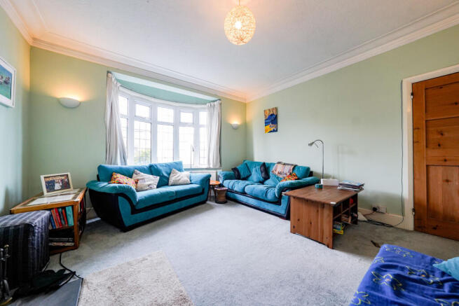 Dumbleton Avenue, Leicester, Leicestershire photo 4