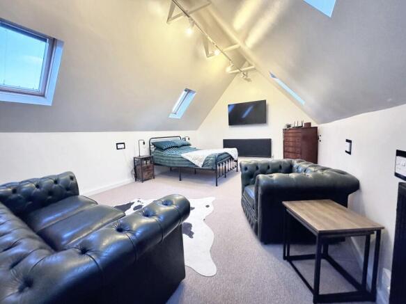Lounge / Bed