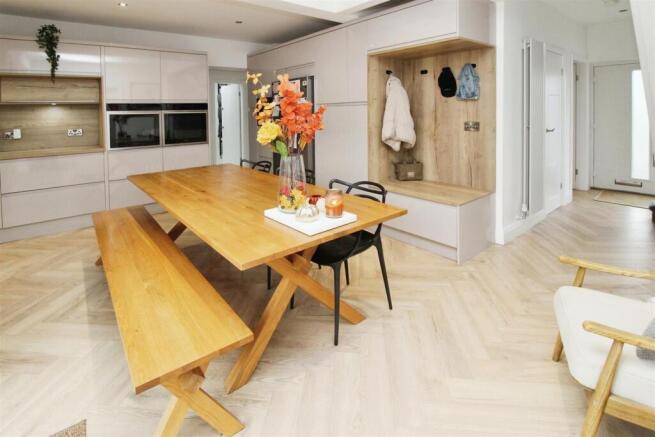 4 bed Detached Bungalow for sale Image 5