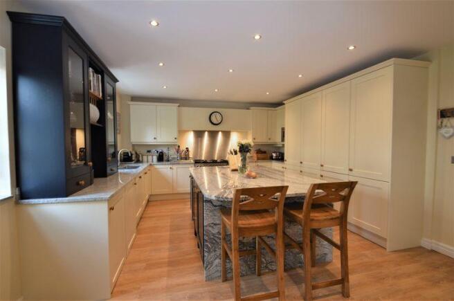 KITCHEN/BREAKF...