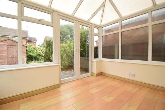 2 bed Semi-Detached to rent Image 6