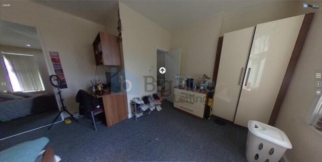 8 bed House Share to rent Image 7