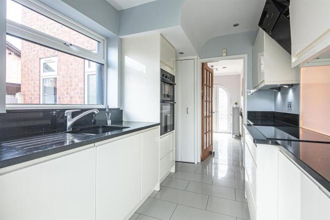4 bed Semi-Detached for sale Image 9