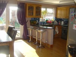 Kitchen / Diner Shot