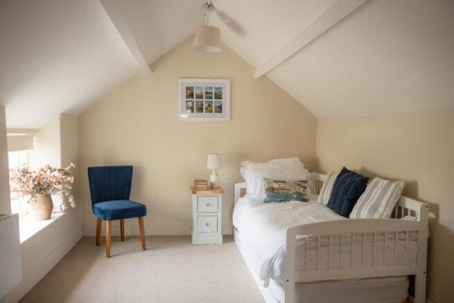 4 bed House for sale Image 10