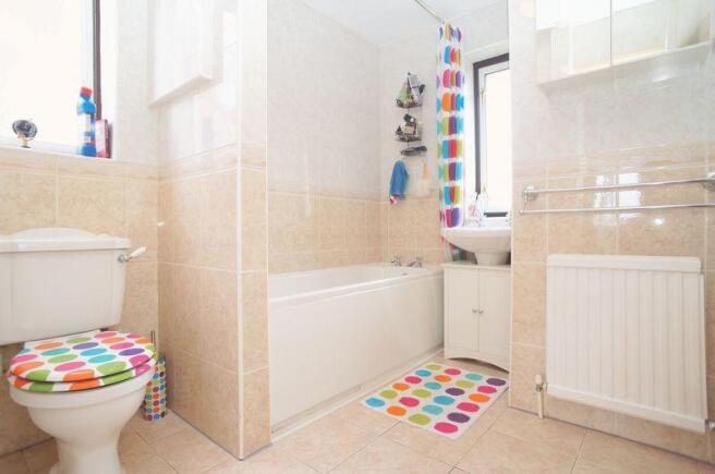 FAMILY BATHROOM