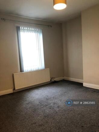 2 bed Terraced to rent Image 5