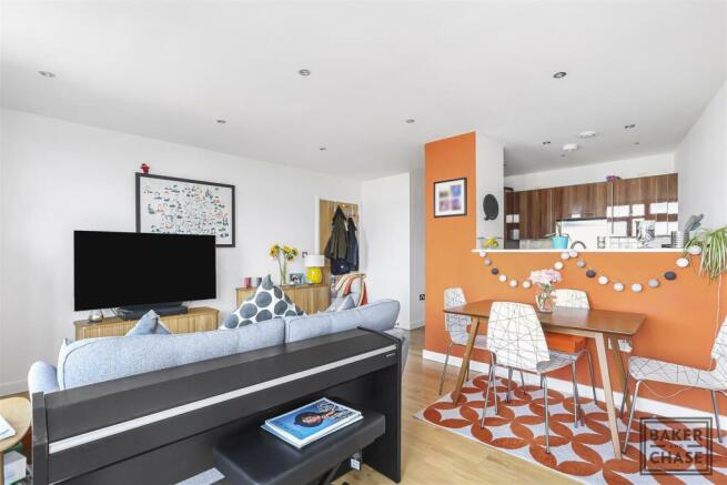 Lounge/Kitchen (Open-Plan)