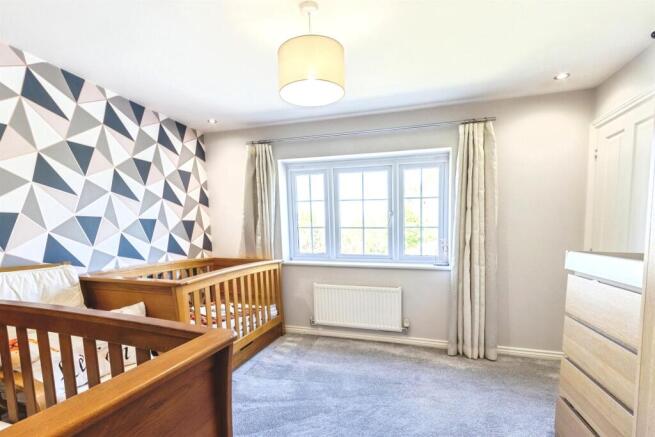 4 bed Detached for sale Image 12