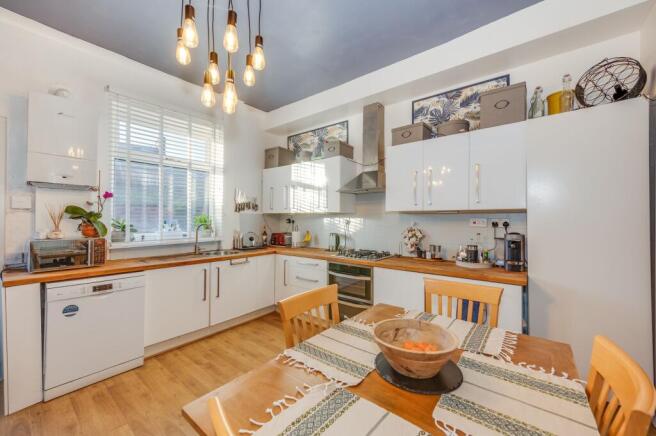 KITCHEN/DINER AND LOUNGE