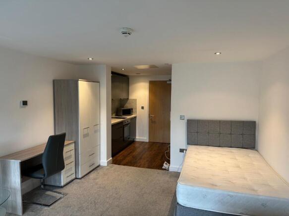 Studio to rent Image 4