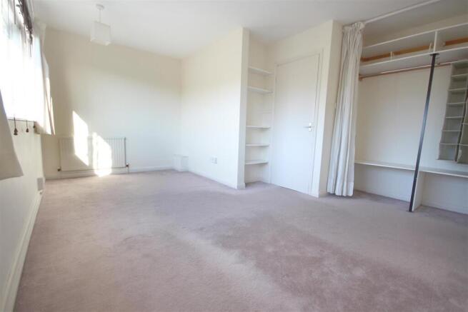 3 bed Apartment to rent Image 10