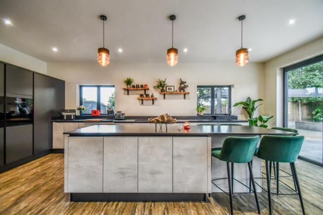 Kitchen 1 (use).jpg