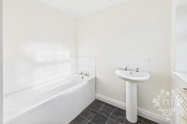 3 bed Terraced for sale Image 11