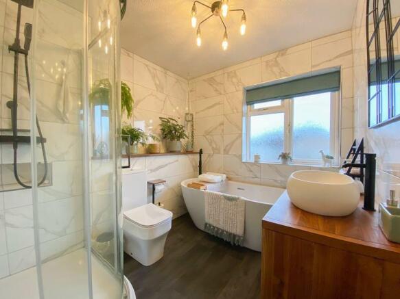 FAMILY BATHROOM