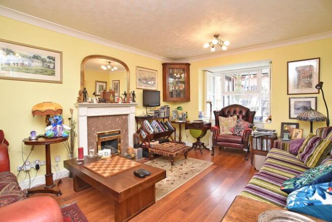 5 bed Detached for sale Image 7