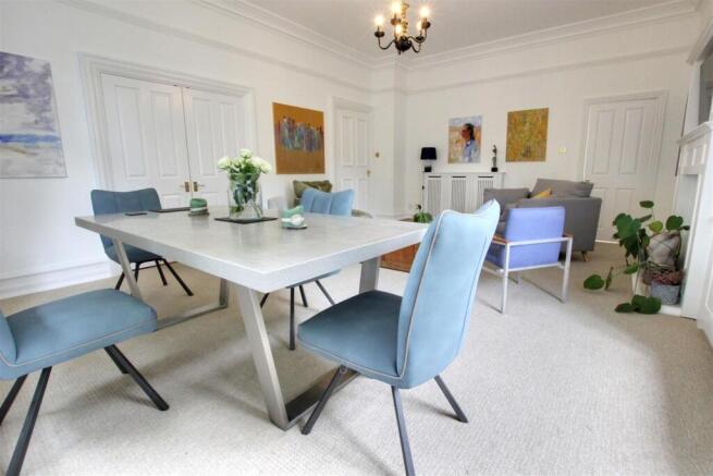 2 bed Flat for sale Image 5