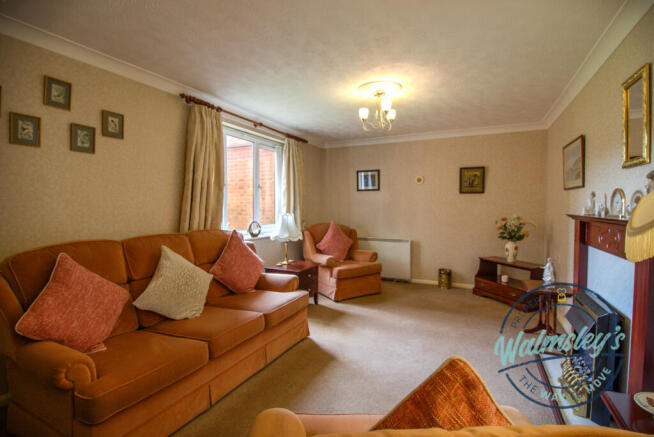 Generous sitting room_