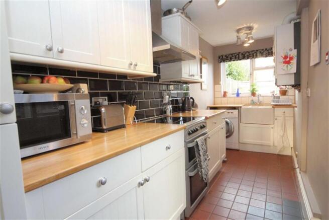 FITTED KITCHEN