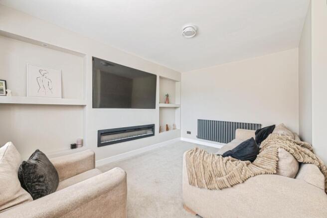 4 bed Semi-Detached for sale Image 6