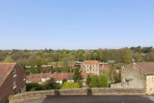 Castle Road 5 Bedroom 1-4.jpg