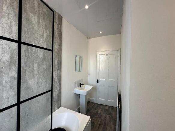 2 bed Terraced to rent Image 12