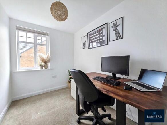 4 bed Semi-Detached to rent Image 11