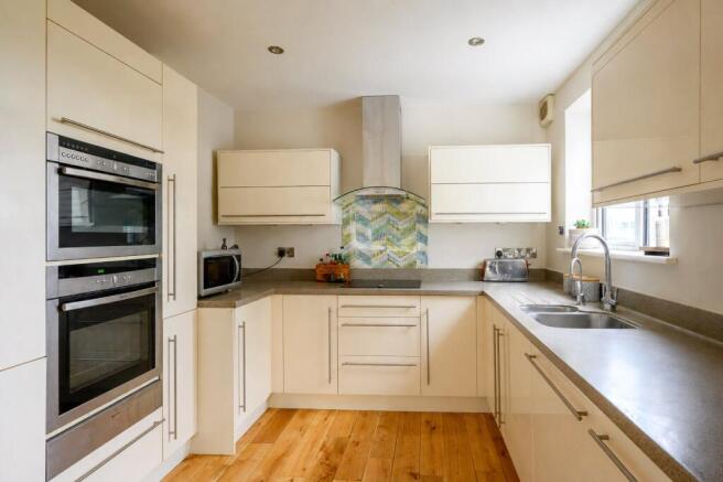 4 bed Detached for sale Image 11