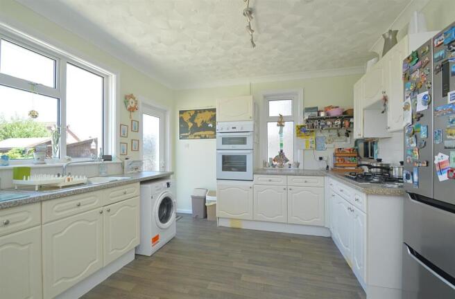 resizedKitchen1.jpg