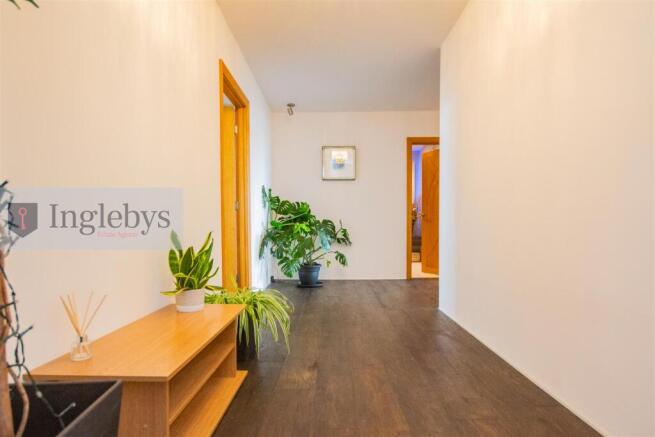 3 bed Apartment for sale Image 5