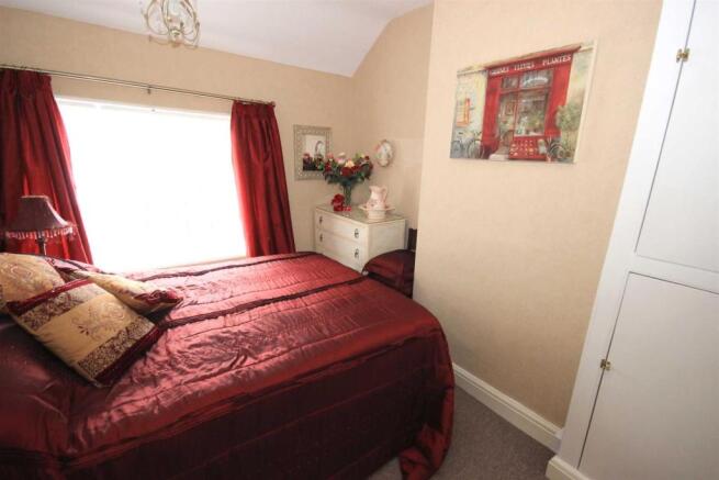 BEDROOM 2