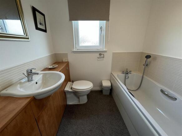 FAMILY BATHROOM.JPG