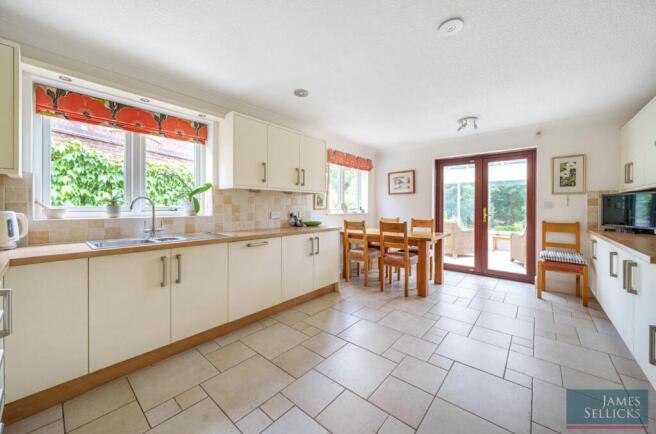 Dining kitchen