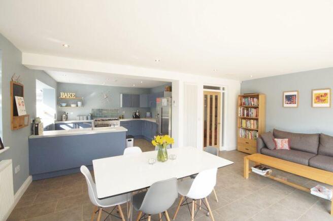 Kitchen/Dining...