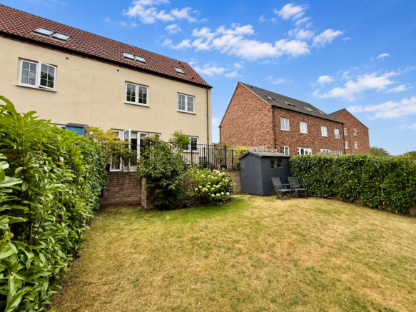 4 bed Semi-Detached for sale Image 2